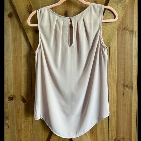 Bundle of Two Worthington Sleeveless Blouses - Picture 3 of 6